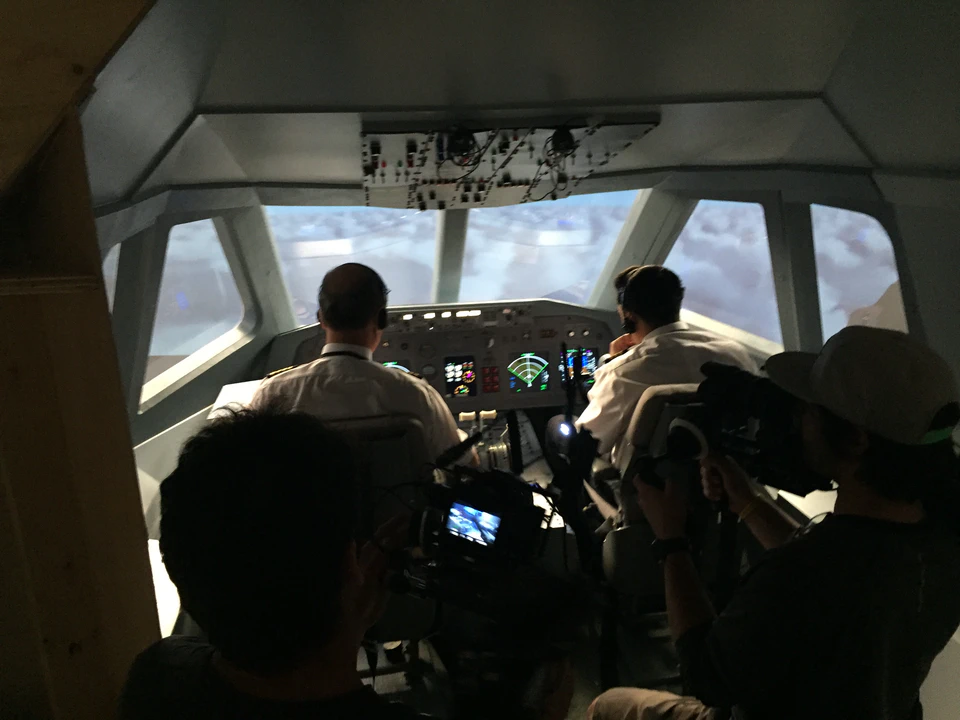 Ça Décolle! / another view of the aircraft setup.